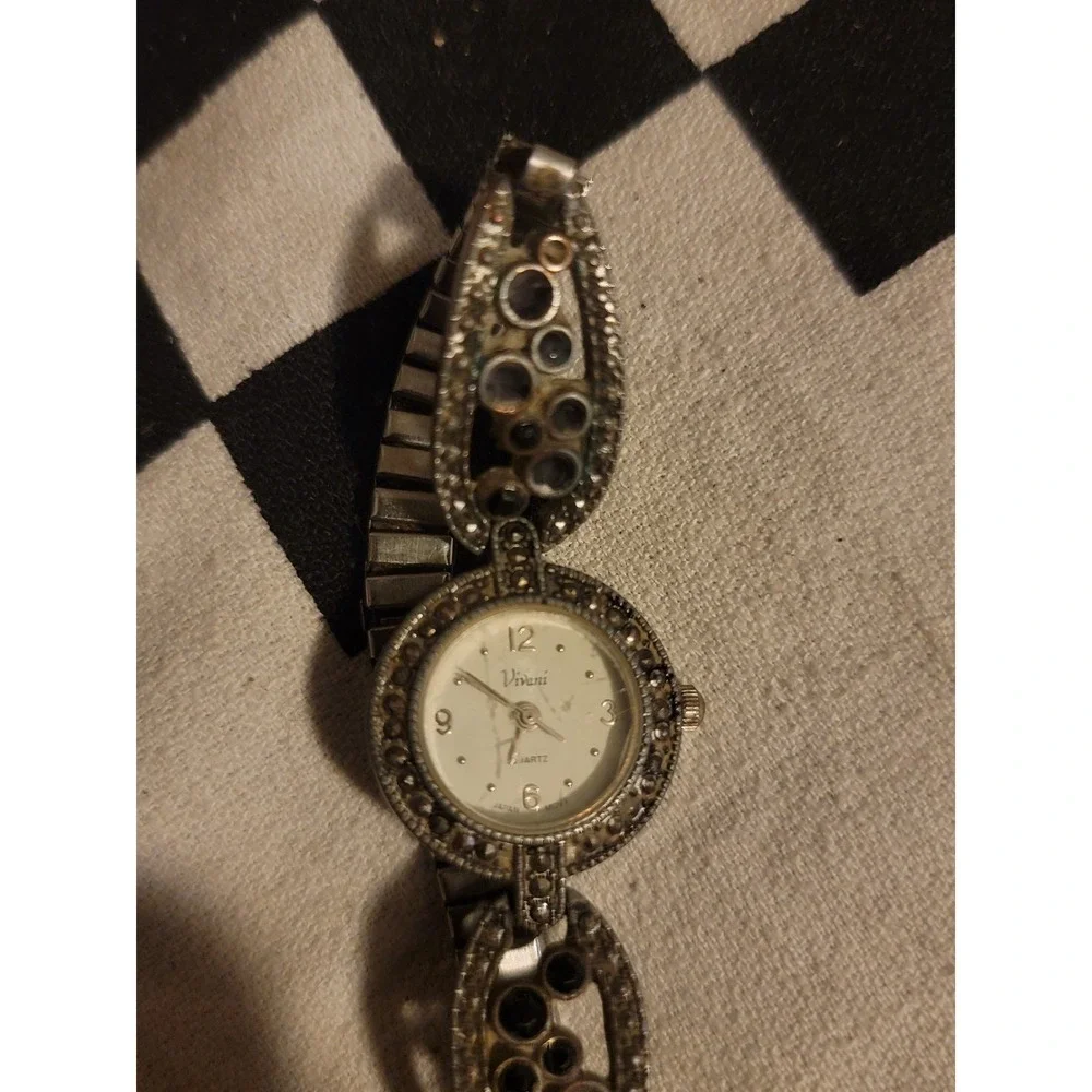 Vivani Quartz Ladies Watch – Rhinestone‎ Teardrop Band – Silver Tone